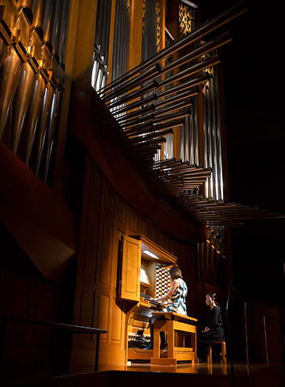 取材を受けるファニーさん